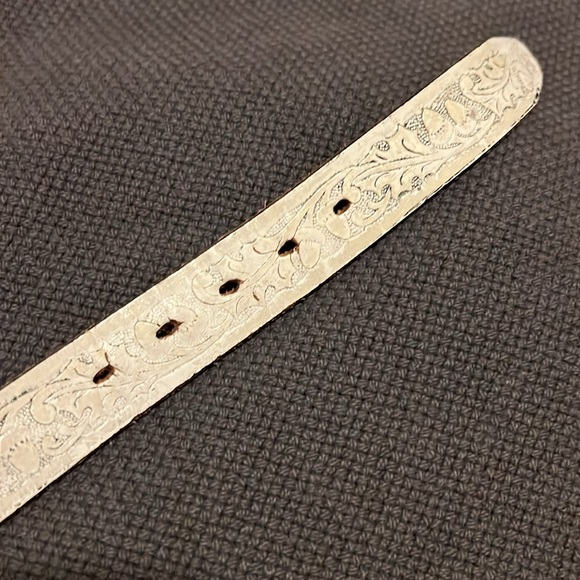 Vintage Tooled Leather Western Belt - Picture 2 of 4